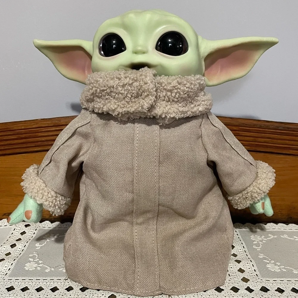 2020 Star Wars Baby Yoda plush with sounds EUC